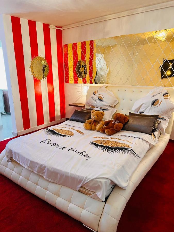Апартаменты Garsoniera Mihaela Дева Экстерьер фото