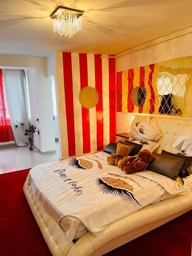 Апартаменты Garsoniera Mihaela Дева Экстерьер фото